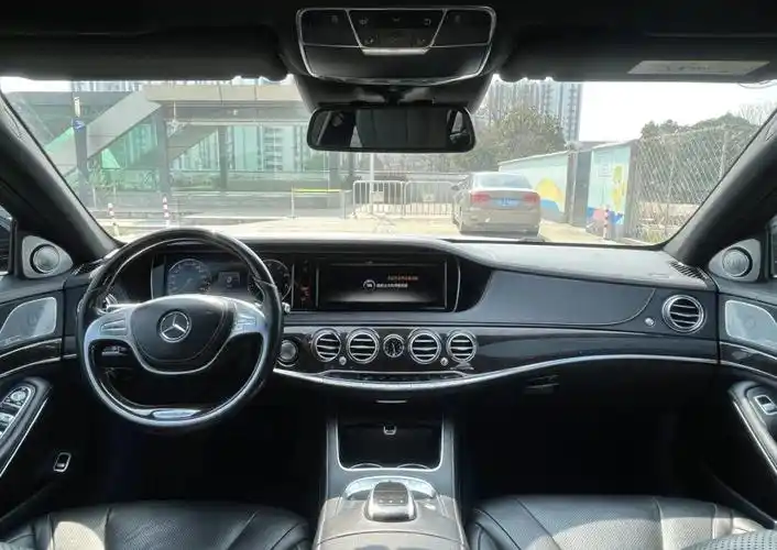 奔驰s400l四驱版 售价:35.98 上牌日期:2015年1月 车辆车型:轿车