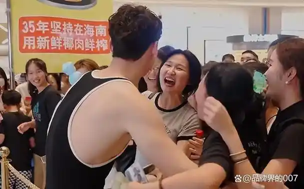 椰树擦边直播争议赚50亿其他老国货坐不住了网友这审美没变