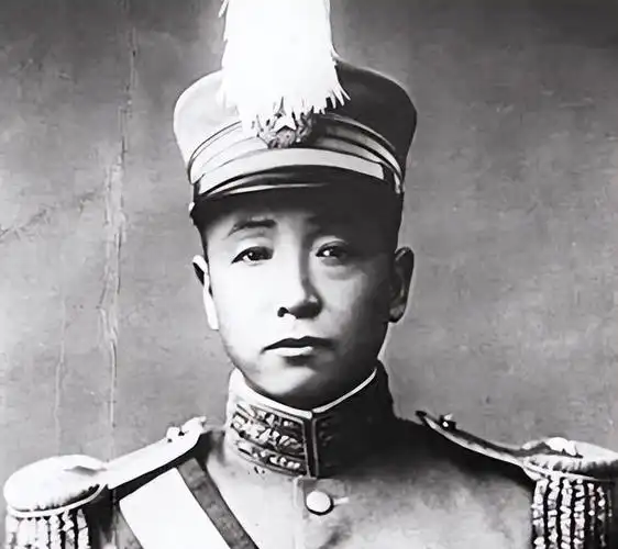 因为担心日本人趁机夺权,张学良强忍悲痛,秘不发丧.