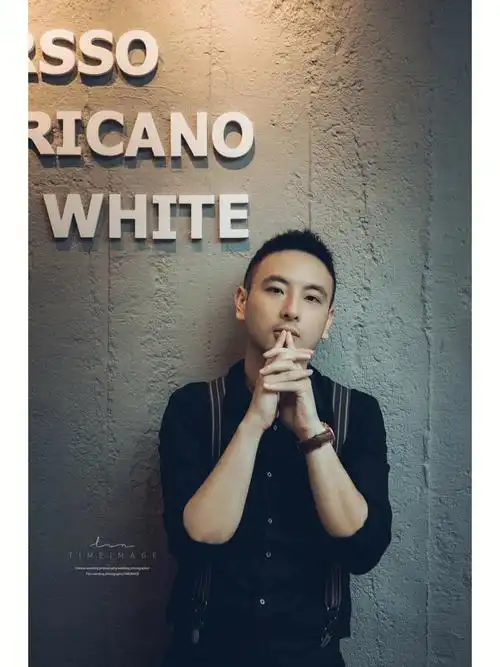 一个男人and一堵墙男生生活照