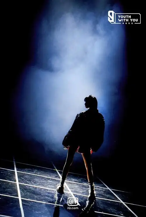 好喜欢lisa的背影