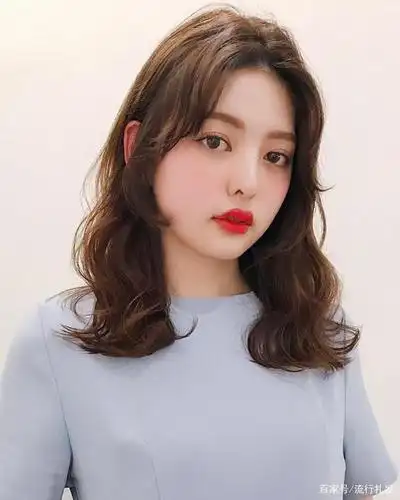 2020流行发型,轻熟微卷发,时尚,优雅,魅力十足