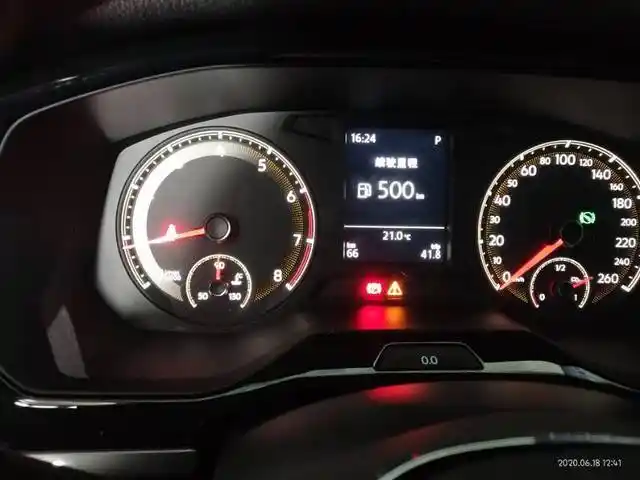 新款宝来20款14仪表显示三角形中间一个感叹号黄色灯没回熄灭这是个