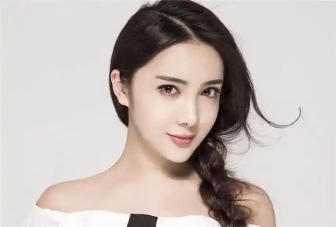 祖宗十九代火锅女任娇简介全裸跳楼事件的真是任娇吗