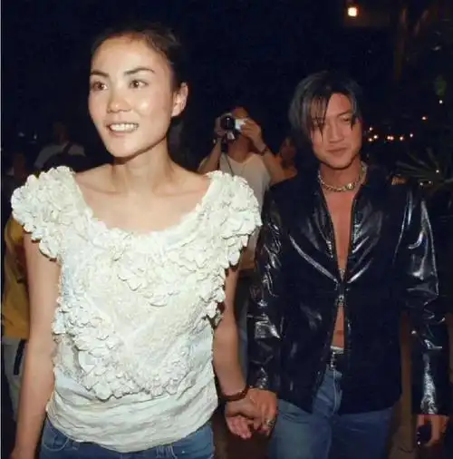 谢霆锋回应和王菲打扮越来越像##张学友吃瓜王菲