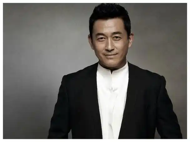 他60后低调老干部,比张嘉译更早成名,如今老戏骨成配角