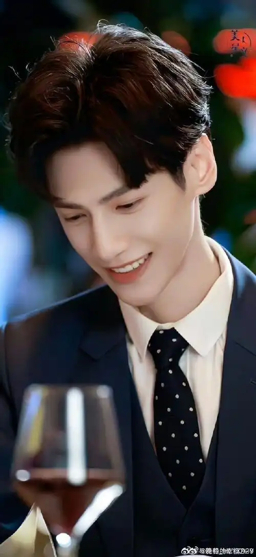 罗云熙#lyx你踏光而来我寻光而去最美的遇见在此时此刻@罗云熙leo