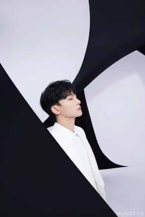 周深超话[音乐]#周深出席华表奖#[2023.05.