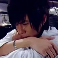 痛哭流泪的伤感头像男生