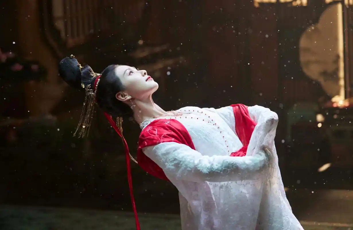 刘诗诗一念关山中雪中绝美舞步,美丽与危险并存任如意舞姿舒展,尤其是