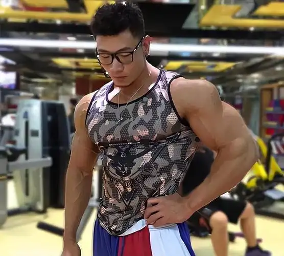 中国第一巨兽鹿晨辉:自费60万请外教训练,成为了中国健美第一人