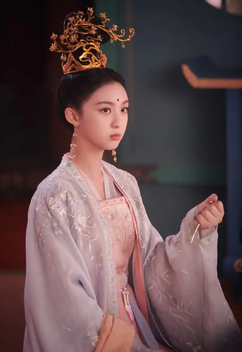 不管是一人分饰两角,眼瞎复明还是曲折坎坷的情绪变