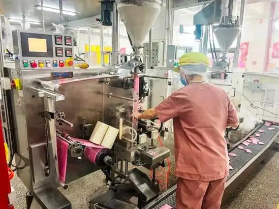 面对不断增加的订单,香飘飘湖州工厂产线也开足了马力.