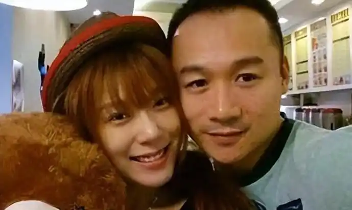 通过高虎的资源,赵雅淇陆续出演了《相爱十年》《刀之队》《百合》