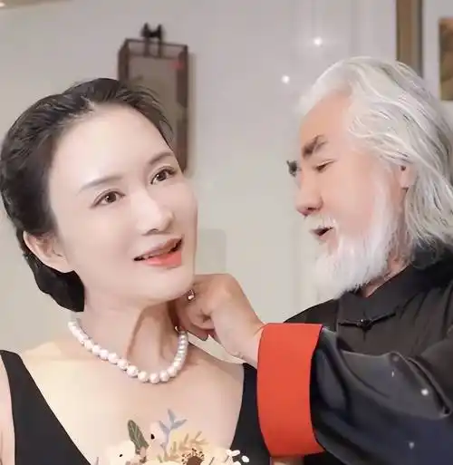 73岁张纪中再当爸!小31岁娇妻杜星霖晒官宣怀4胎_樊馨蔓_网友_孩子