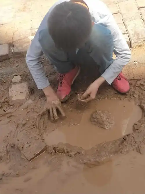 玩泥巴