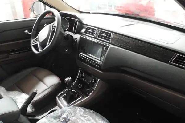 力帆迈威内饰简洁美观