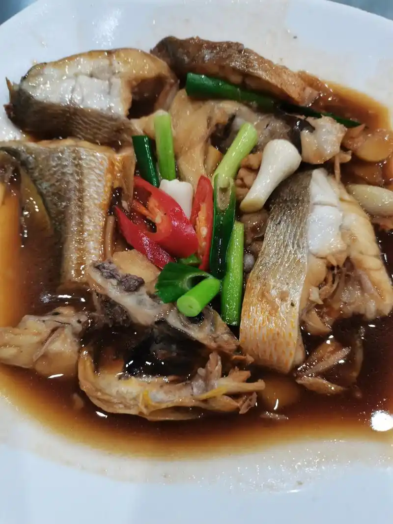 闽南特色菜——酱油水煮鱼 平时经常会用酱油水煮鱼