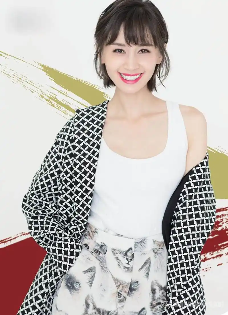 剪了短发之后的王子文就仿佛贴上了曲筱绡的专属标签,开始了万年不变