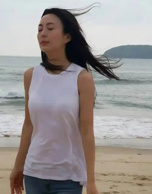 杨童舒这组海边随拍真是美极了