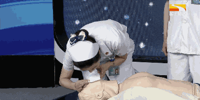 78 按顺序循环做30次心脏复苏 4次人工呼吸这组动作,直至120救护车