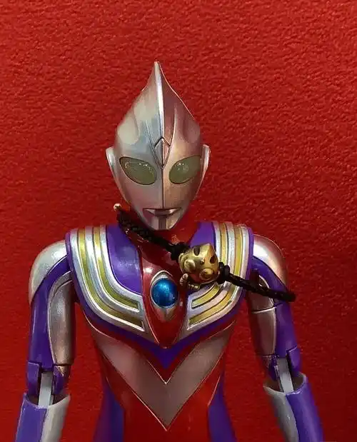 这家不务正业的金店推出黄金奥特曼引90后疯抢