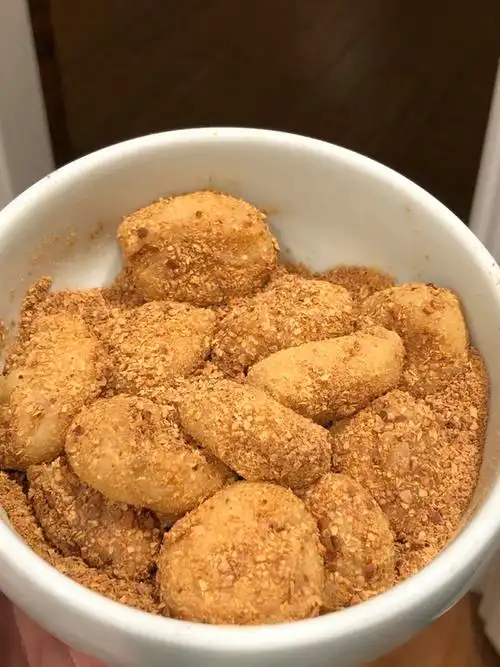 阿糯吃挖辛格_j607做的超简单糯米小糍粑团子