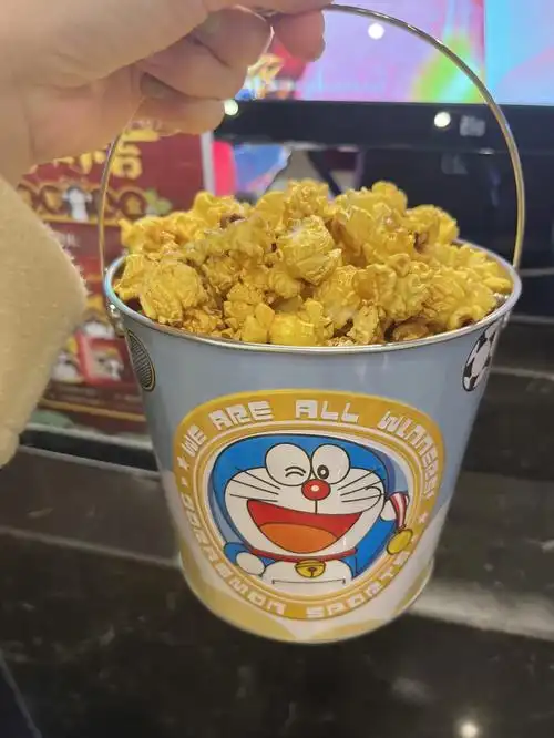 哆啦a梦爆米花桶吼吼吼
