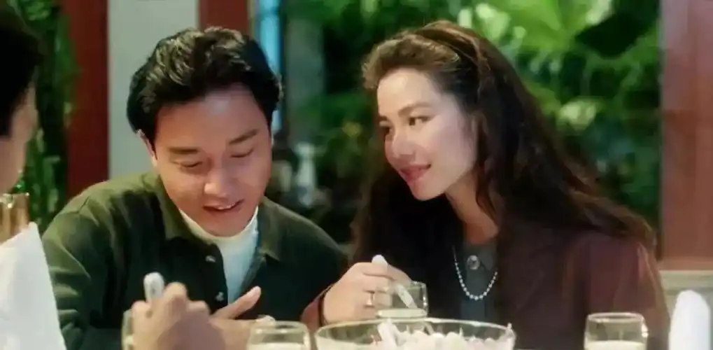 《恭喜发财》中饰演冯爱玲,同年和张国荣,李丽珍合作《为你钟情》