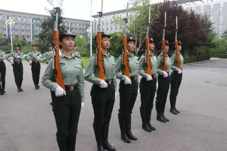 头条这么优秀的淮师退伍女兵一定帅炸你的朋友圈