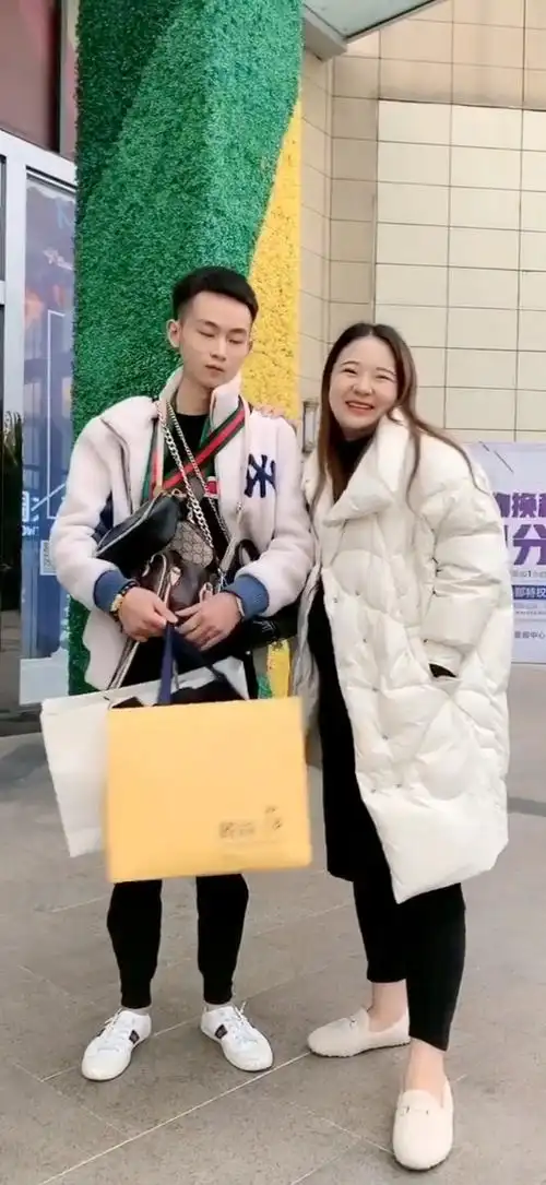 你们知道为什么男生都不喜欢陪女生逛街吗?