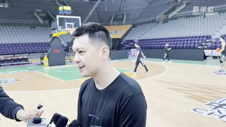 cba辽宁队主教练杨鸣一鼓作气把比赛打好