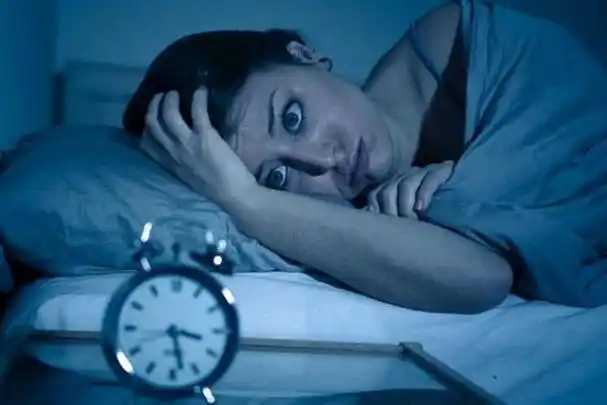 晚上失眠主要有两大原因:1:想的事情太多啦.2:身体出现了问题.