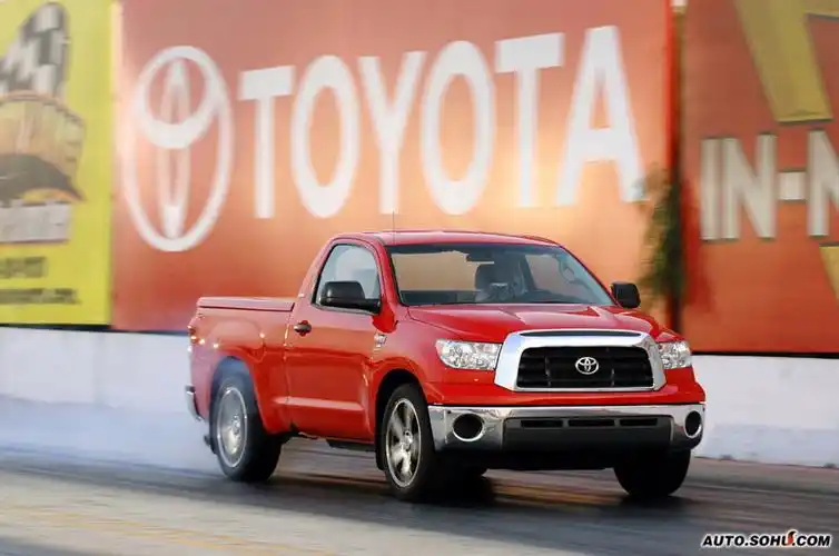 >丰田坦途( a>丰田tundra /a>)是一款日本丰田公司生产的美版的大皮卡