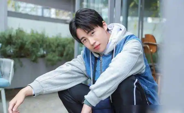 涓流计划# 郭麒麟最近的资源真的是好到爆炸,《奔跑吧》和《密室大