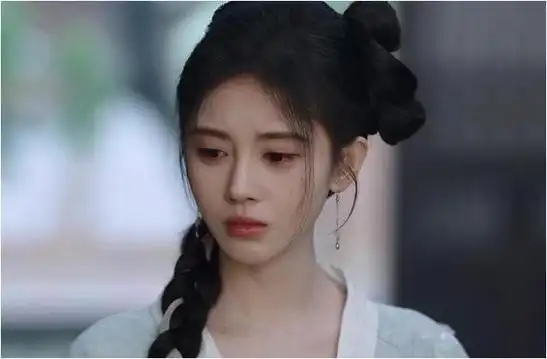 发际线黑乎乎一片发缝都没有鞠婧祎连假头套都精细处理