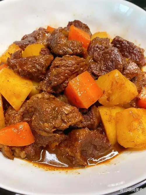 今天我要给大家介绍一道让人垂涎欲滴的美食——红烧牛肉