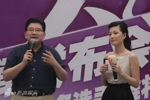 图文天使发布会主持人曹可凡和陈蓉