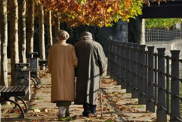 【原创】介护,托起"最美夕阳红"之三(每位老人,都是一本书)