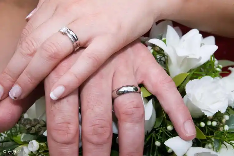 戴戒指打保龄球(戴戒指打保龄球视频)