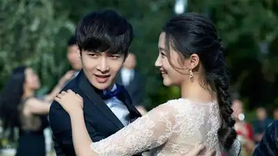 《好先生》张艺兴绅士手揽关晓彤 手足无措跳交谊舞电视剧_手机乐视