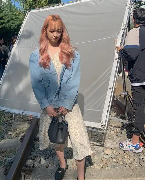 更新与雪莉合照建一个金宝罗小姐姐的穿搭图楼