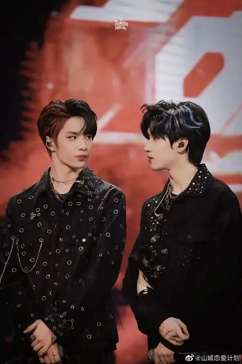 想要文严文(刘耀文严浩翔)滴合照? - 知乎