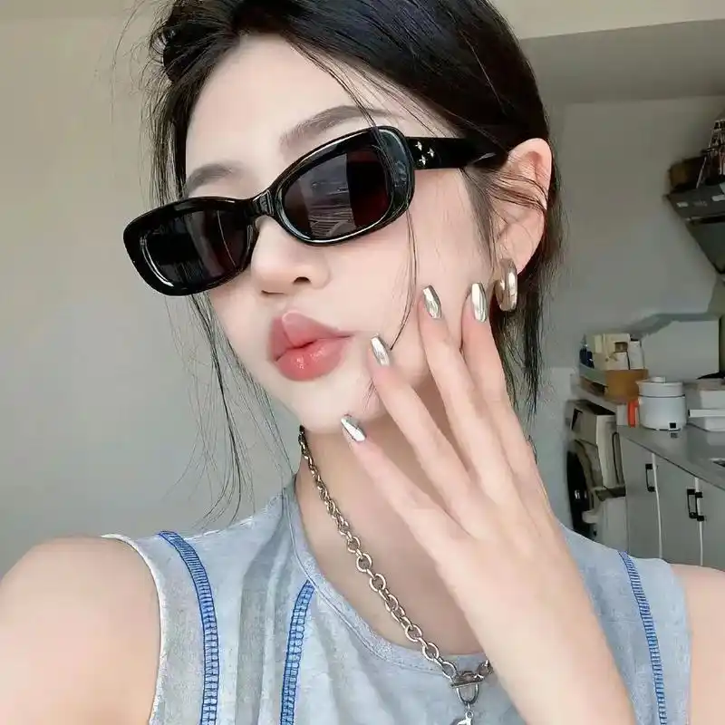 墨镜女生头像.#女生头像 #氛围感拉满的头像 #涨粉 #墨镜 - 抖音