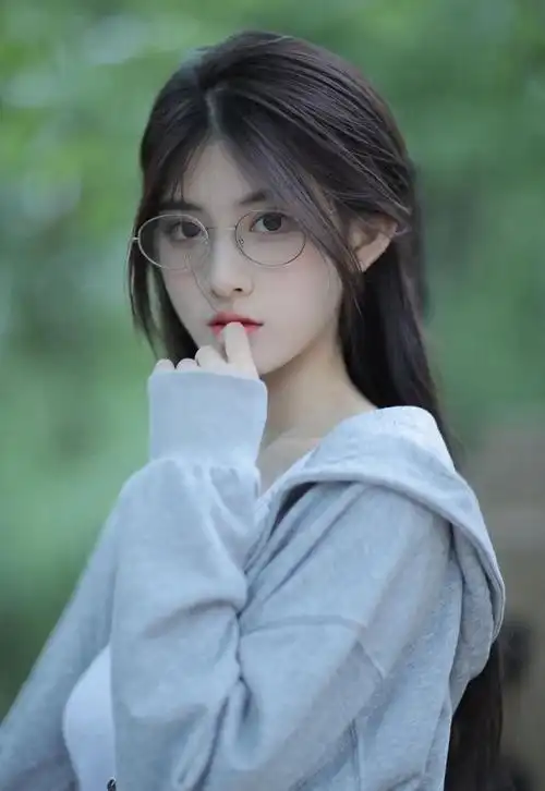 校花美女圆框眼镜!_高清图集_新浪网