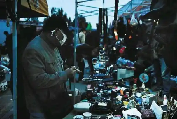 长沙鬼市天黑开张天亮收摊不能问真假来历不能强买强卖