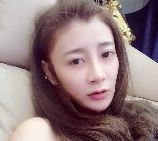 她因一部剧走红,嫁给曹云金却受尽委屈,如今离婚后瘦到皮包骨