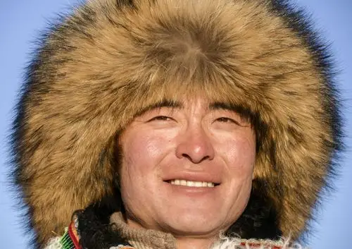 冬季那达慕的蒙古人