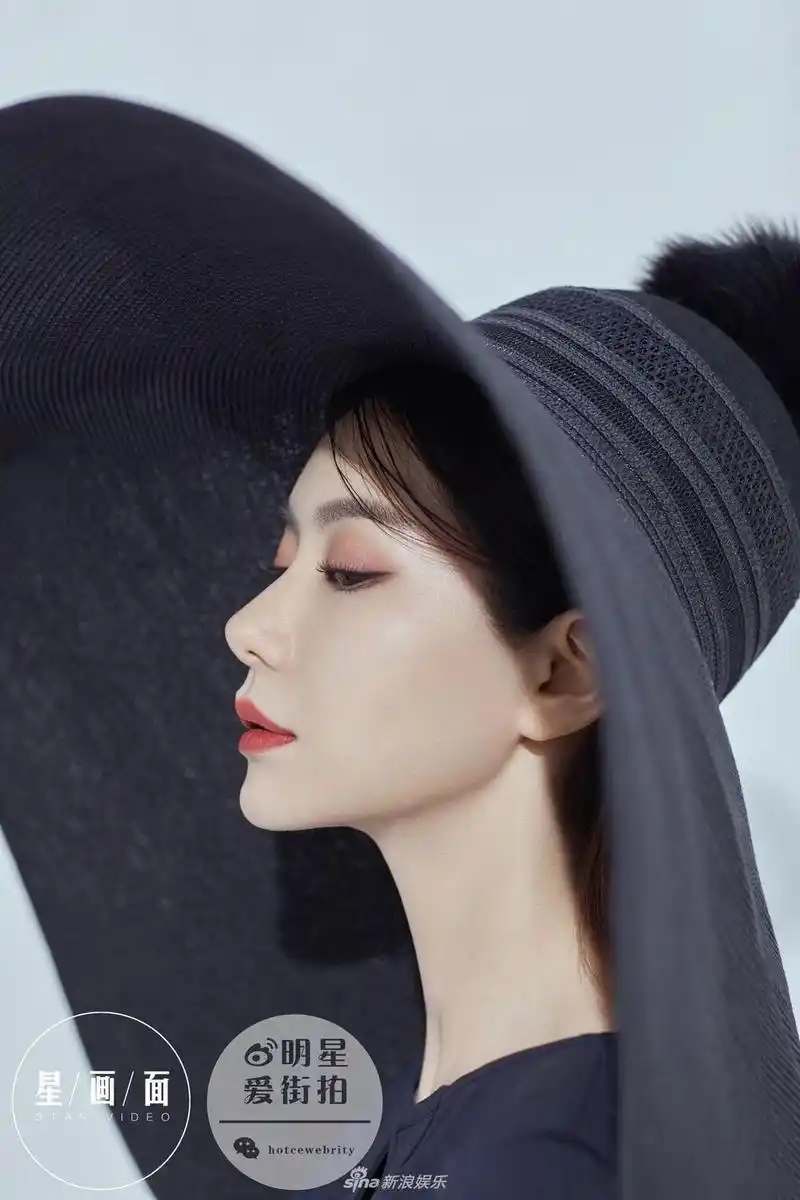 戚薇《星画面》大片曝光,留着优雅长发的戚薇,拥有着令人为之心醉的