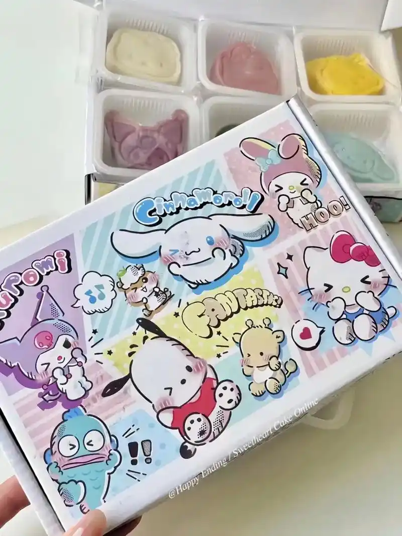 震惊!三丽鸥集齐月饼特工队Σ(っ°Д°;三丽鸥冰皮月饼也太漂 - 抖音